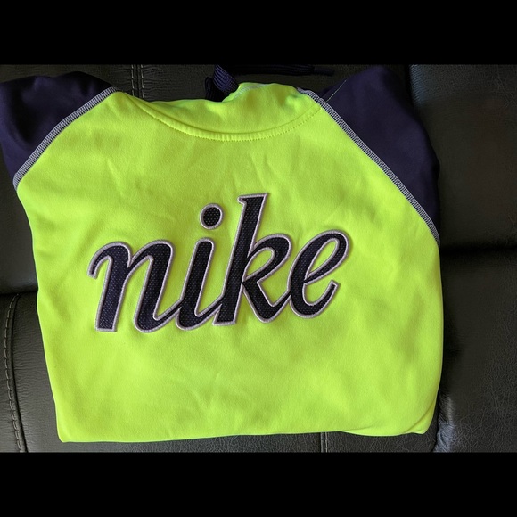 Nike Sweaters - Nike sweatshirt